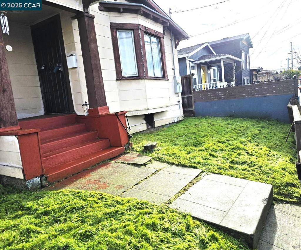 Oakland, CA 94601,3484 Davis St.