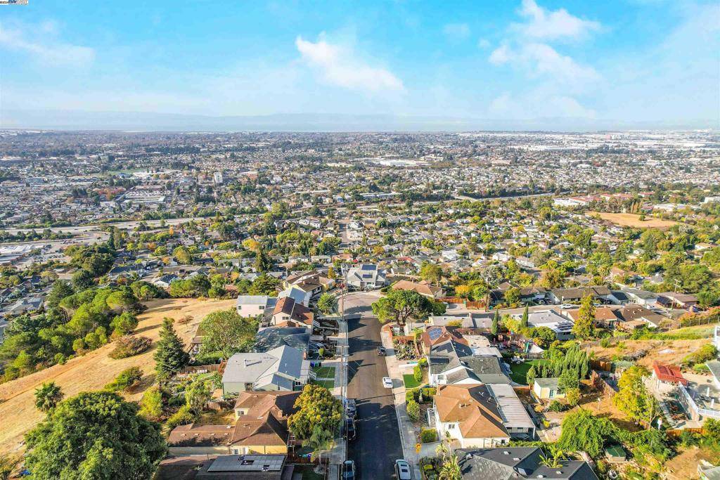 San Leandro, CA 94578,2427 Easy Street