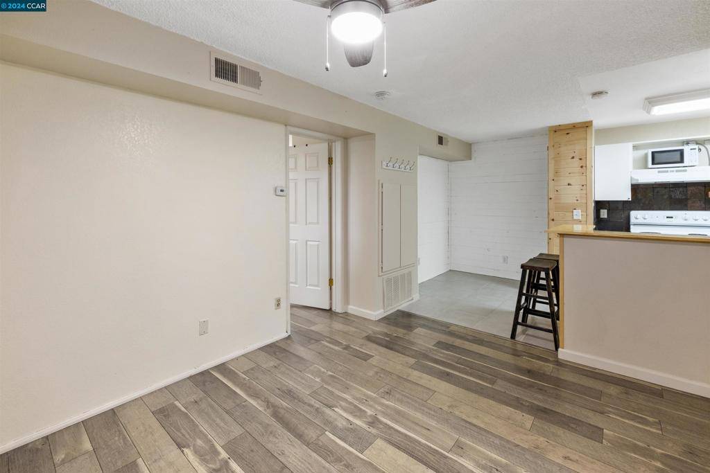 Sacramento, CA 95834-1766,100 La Contera #143