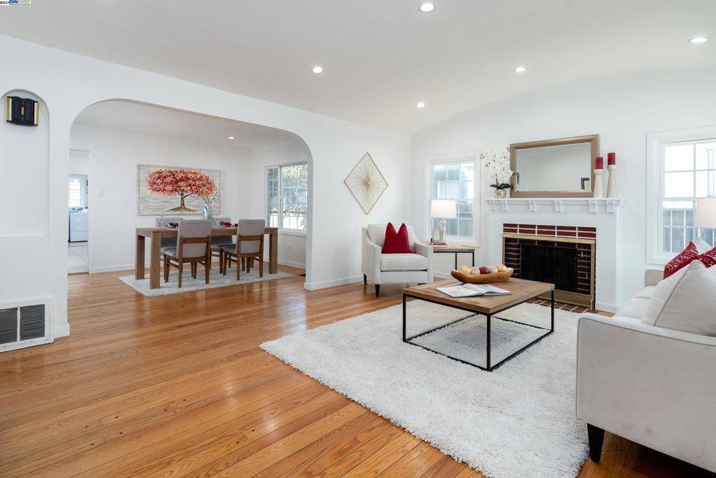 Oakland, CA 94619-1425,3915 Loma Vista Avenue