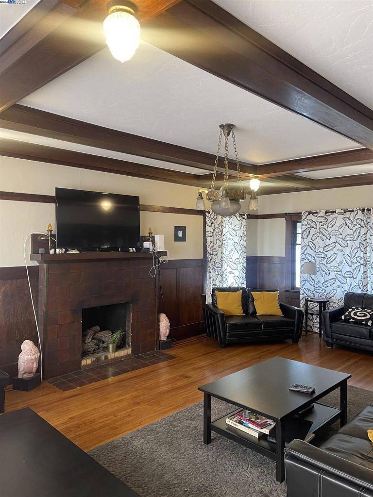 Hayward, CA 94541,1556 E St