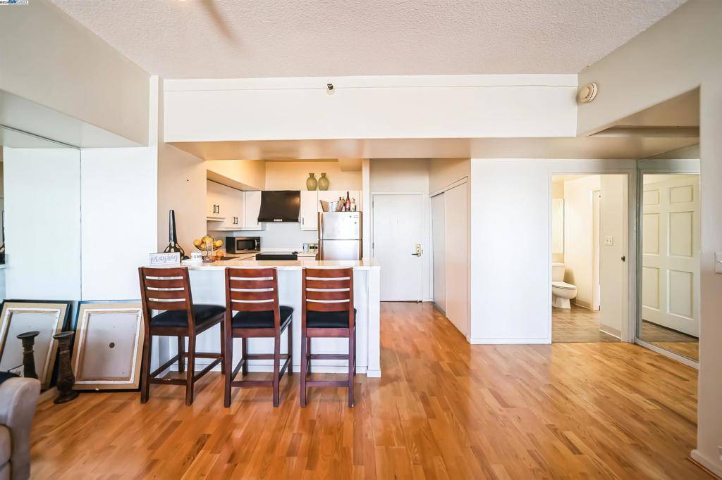 Emeryville, CA 94608,6363 Christie Ave #1704