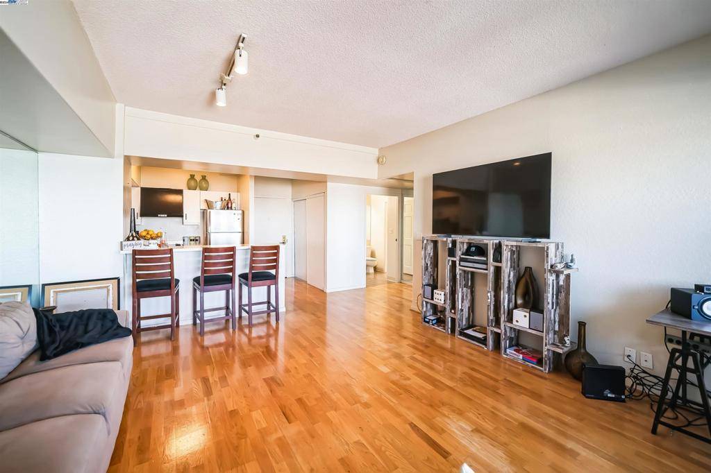 Emeryville, CA 94608,6363 Christie Ave #1704