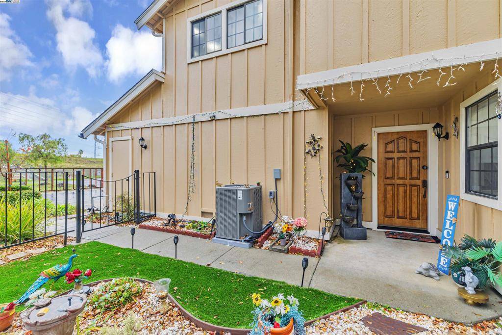 Milpitas, CA 95035-3543,735 Folsom Cir