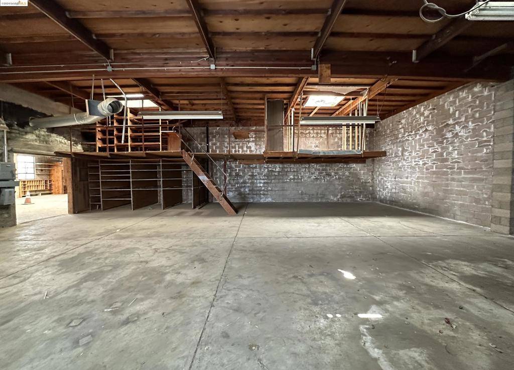 Oakland, CA 94601,916 36Th Ave