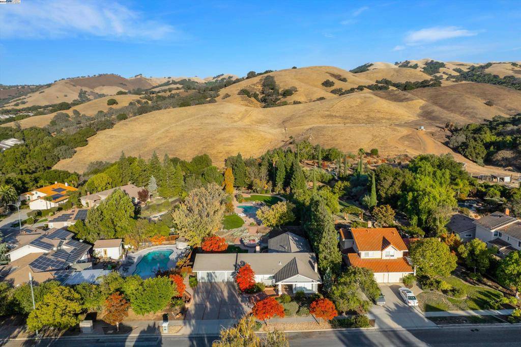 San Jose, CA 95135,3463 Meadowlands Ln