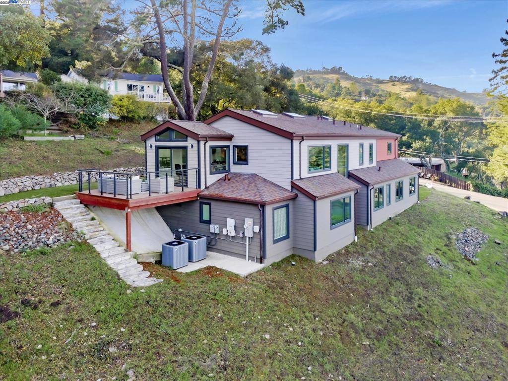 Orinda, CA 94563,221 El Toyonal