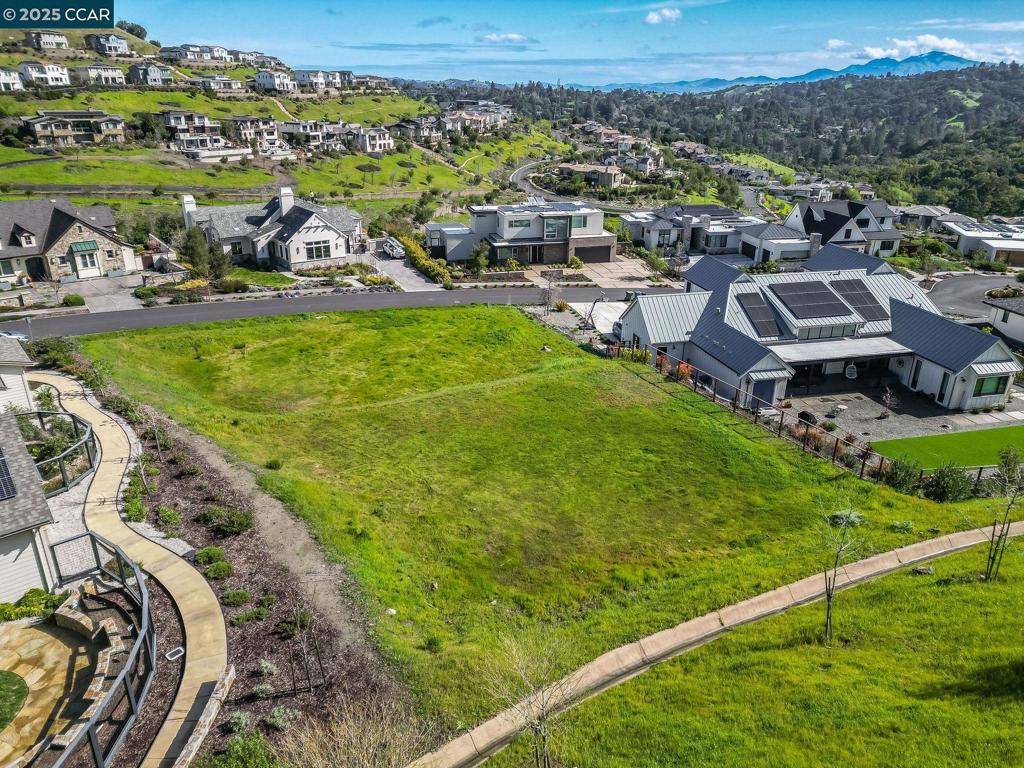 Orinda, CA 94563,18 Paintbrush Ln