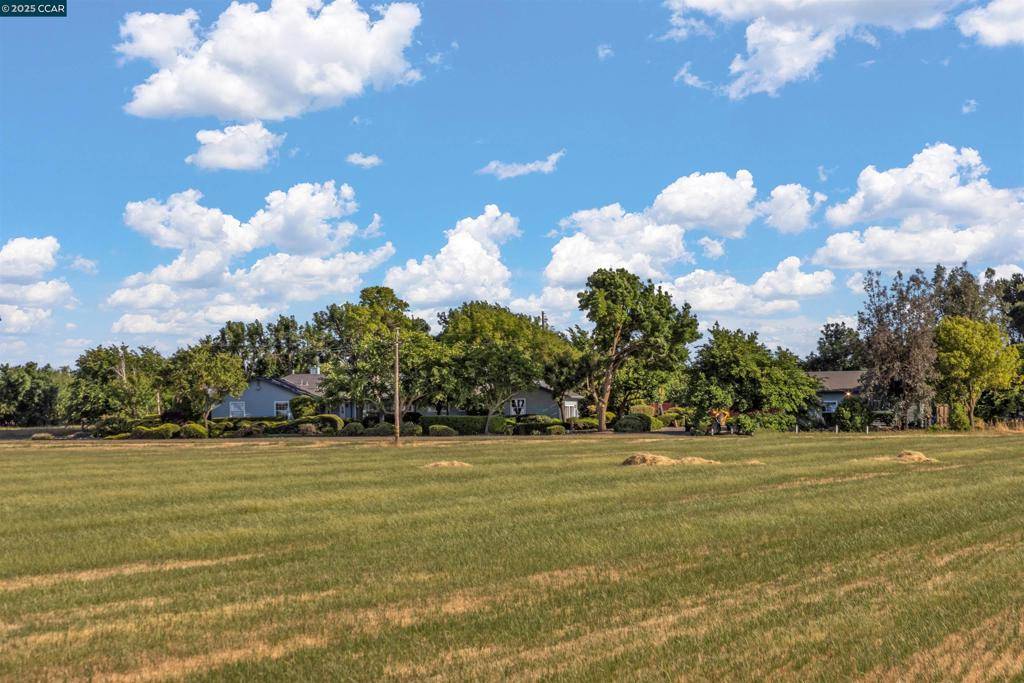 Vacaville, CA 95687,5435 Box R Ranch Rd