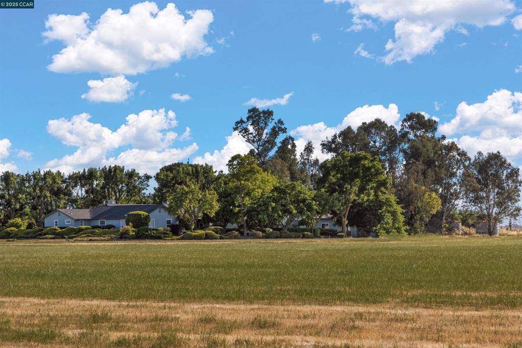 Vacaville, CA 95687,5435 Box R Ranch Rd