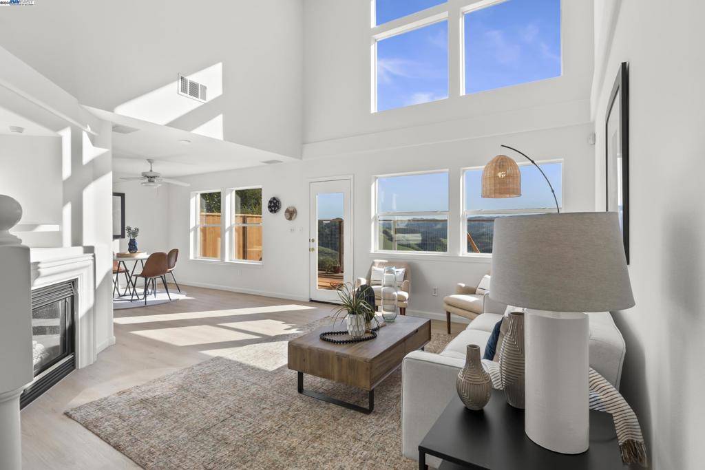 Castro Valley, CA 94552,7877 Summerpointe Pl
