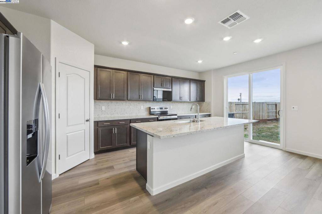 Richmond, CA 94806,4111 Markovich Court