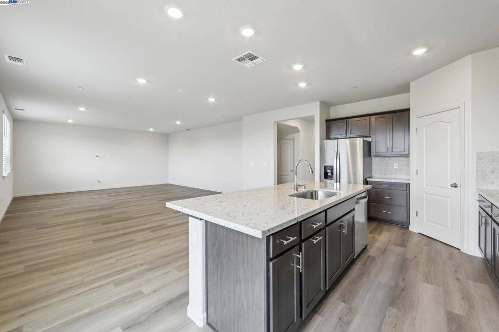 Richmond, CA 94806,4111 Markovich Court