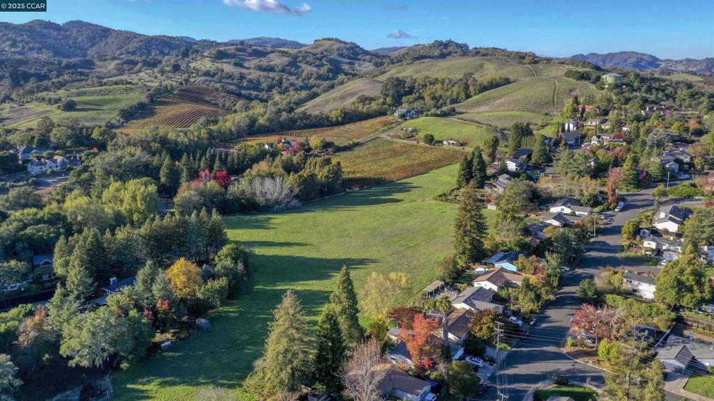 Napa, CA 94558,1070 Borrette Court