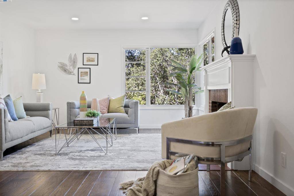 Oakland, CA 94618,5799 Estates Dr