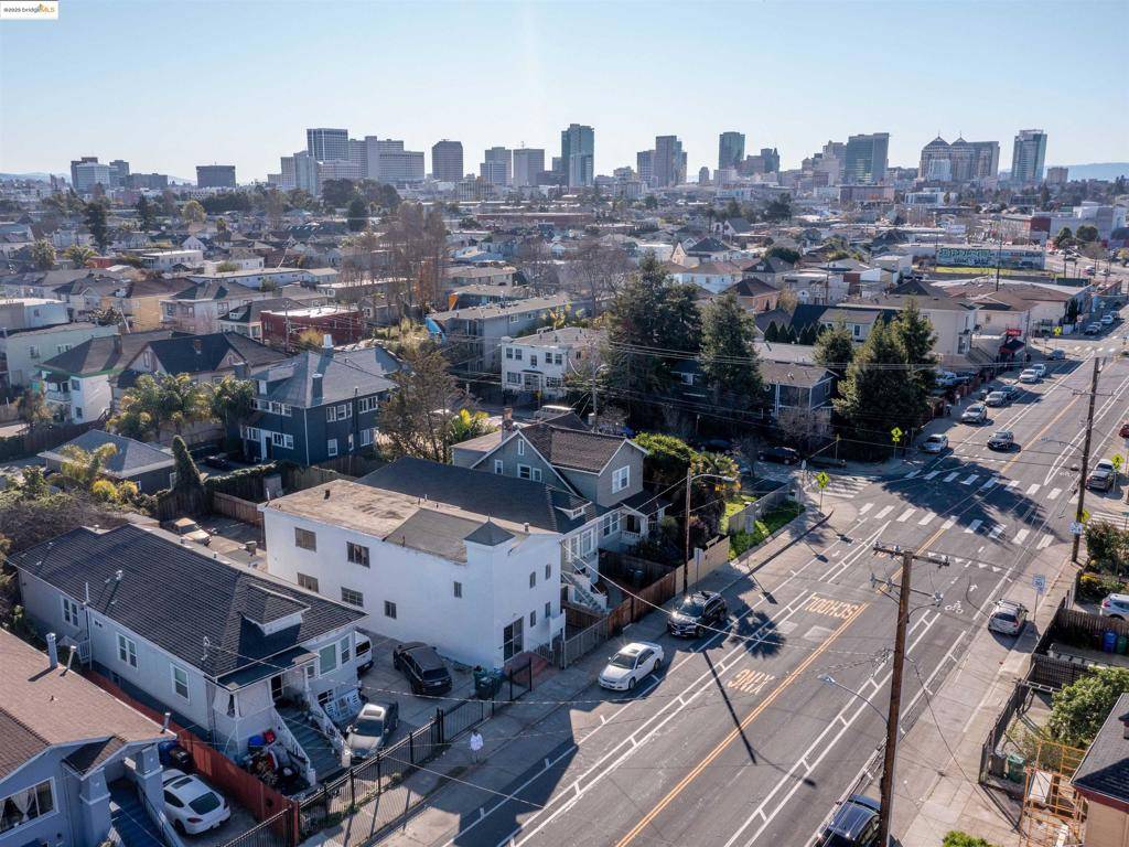 Oakland, CA 94608,3214 Market St