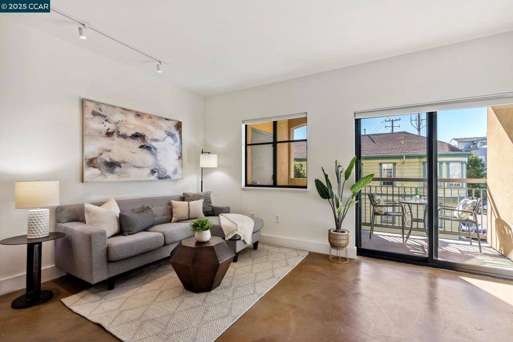 Oakland, CA 94609,4811 Telegraph Ave #203
