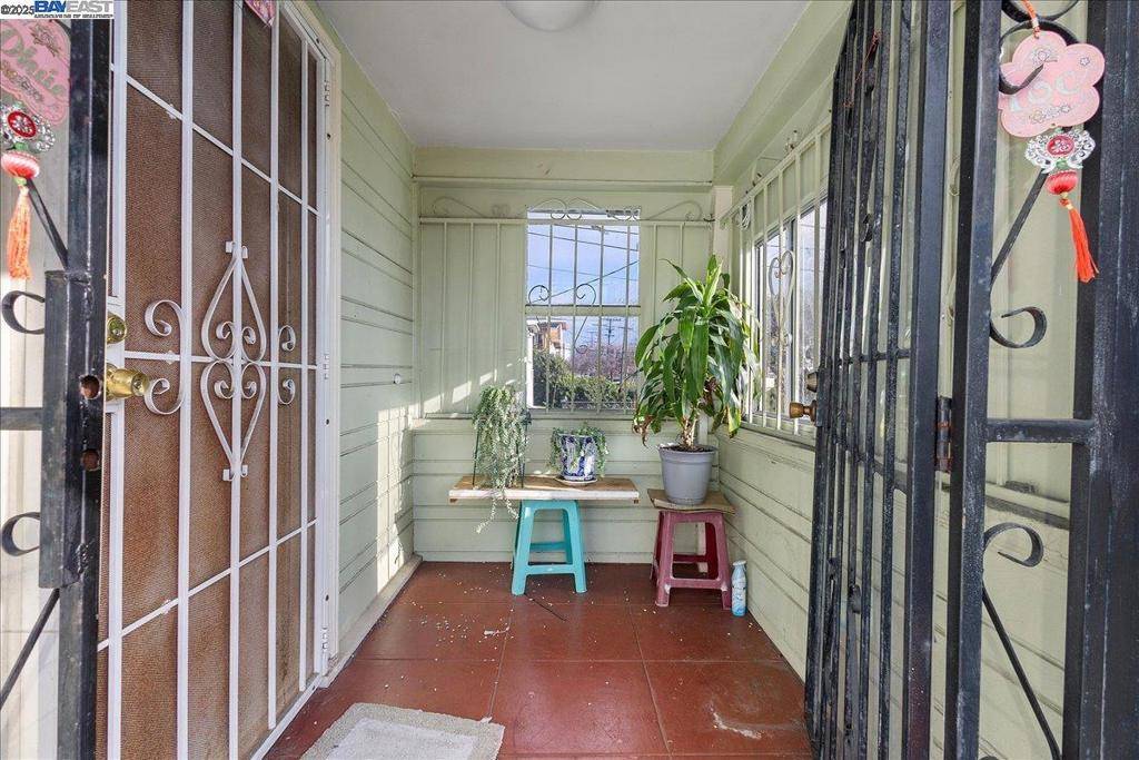 Oakland, CA 94606,2407 19Th Ave