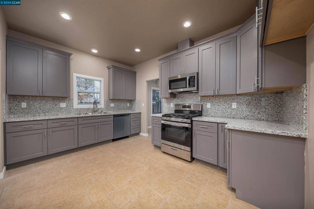 Lodi, CA 95240,115 E Walnut St