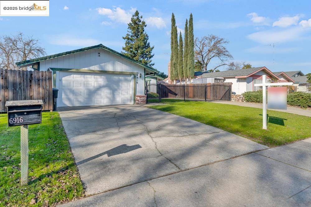 Sacramento, CA 95828,6916 Tierra Green WAY