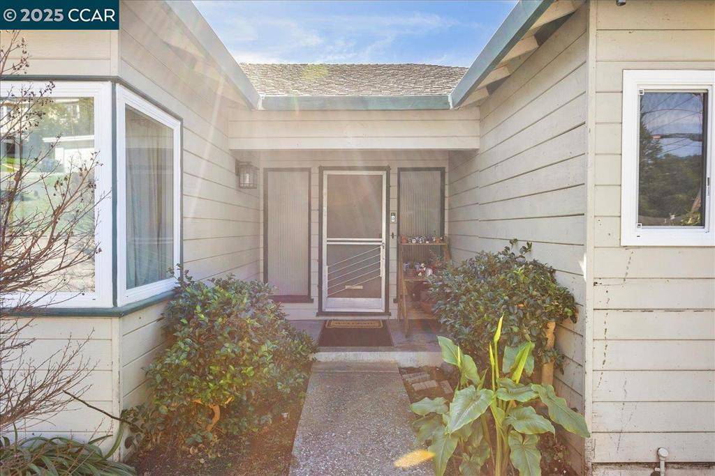 Castro Valley, CA 94546,4639 James Ave