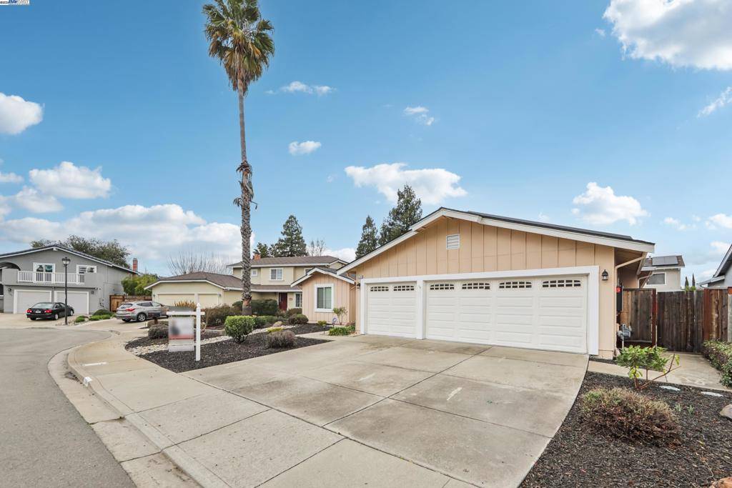 Pleasanton, CA 94588,3239 Cheryl Cir