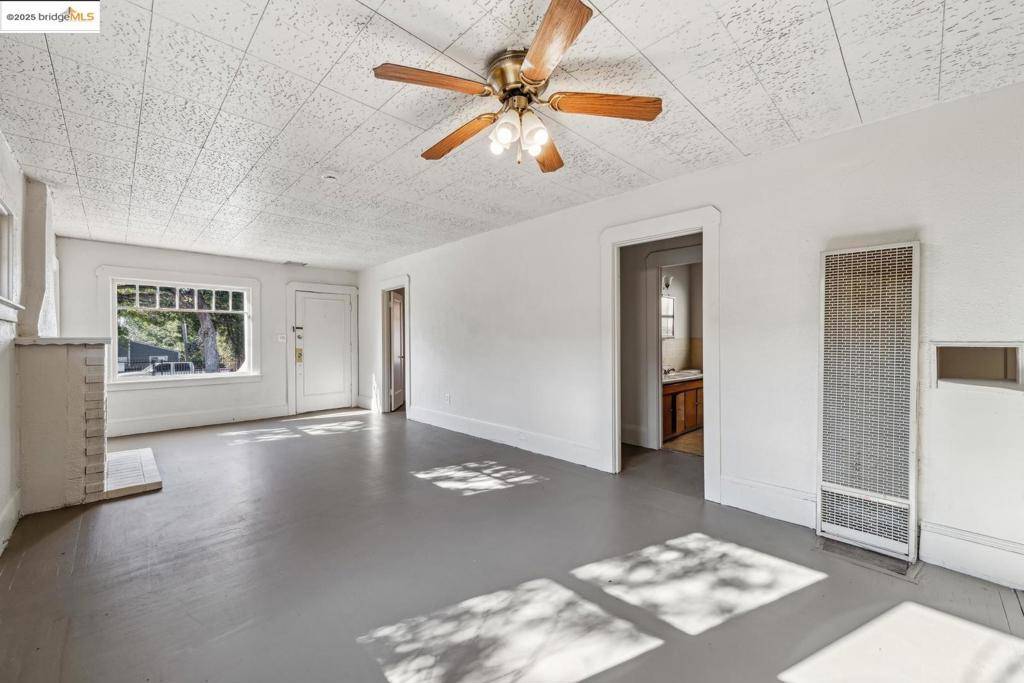 6700 Laird AVE Oakland, CA 94605