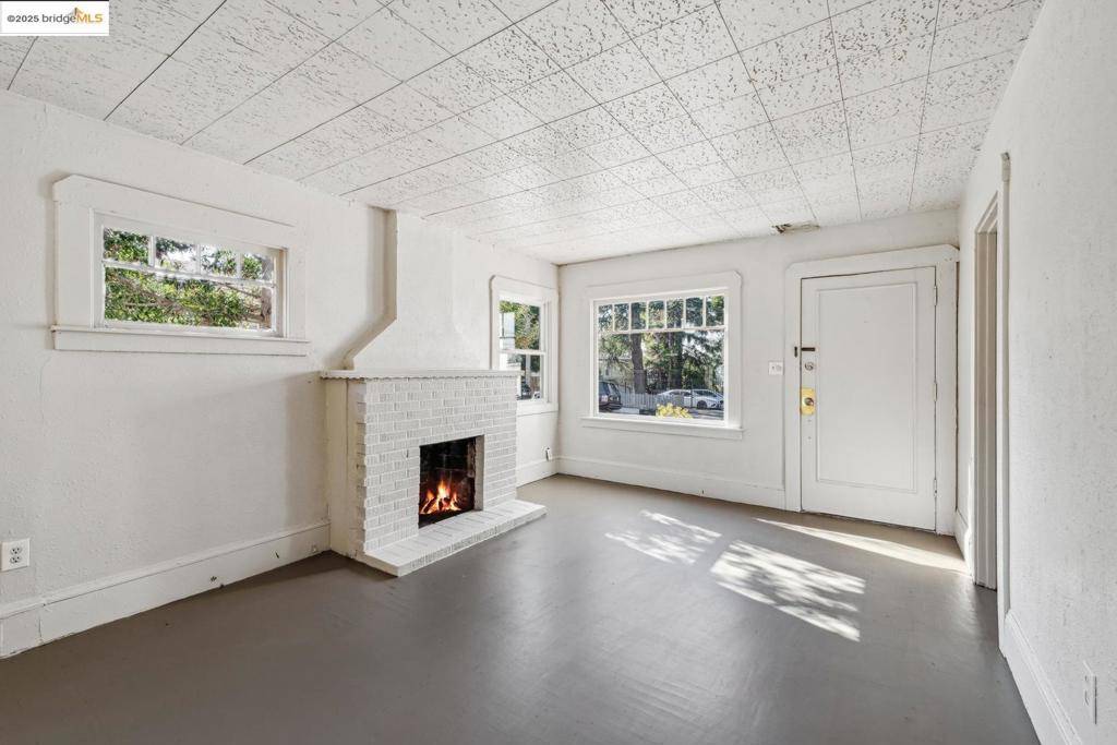 6700 Laird AVE Oakland, CA 94605