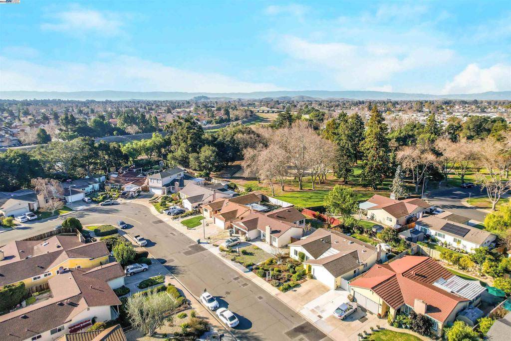 Union City, CA 94587,2881 Pelican Dr