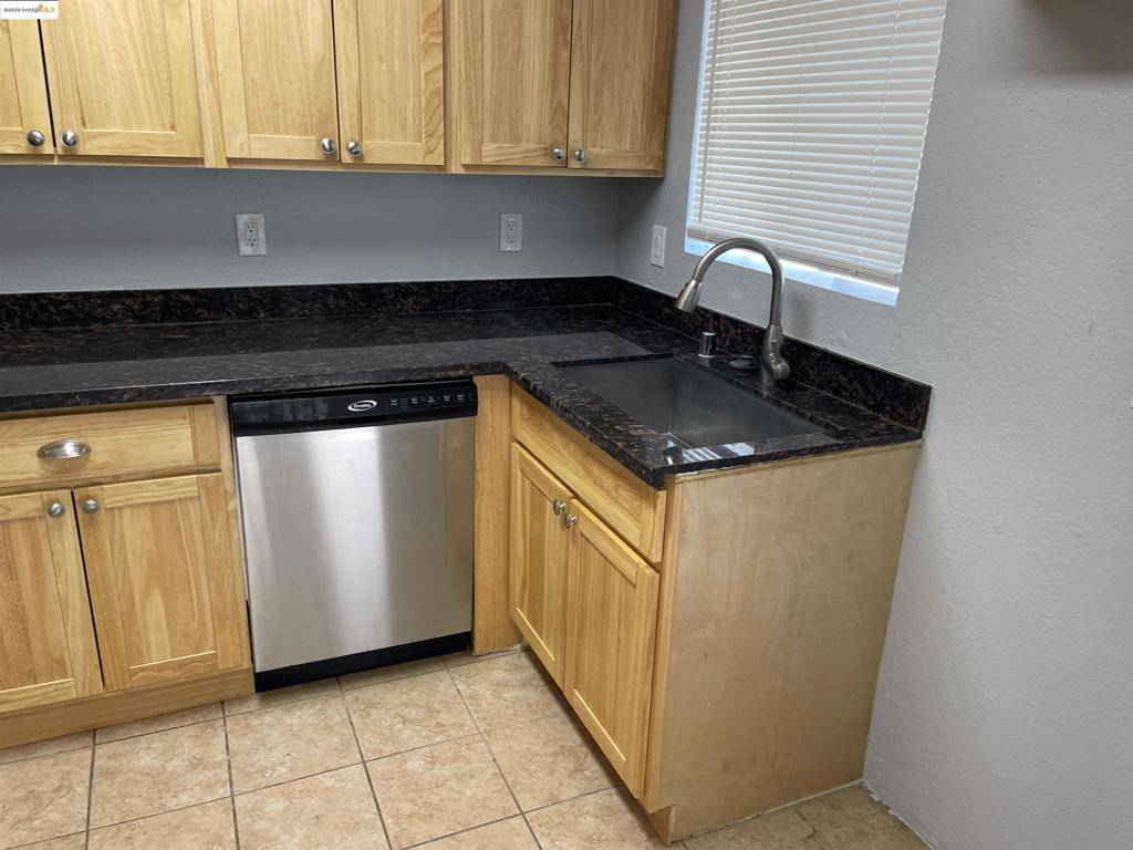 Richmond, CA 94801,1532 Chanslor Ave #V