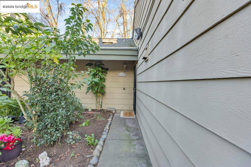 Sacramento, CA 95823,8216 Center Pkwy #27
