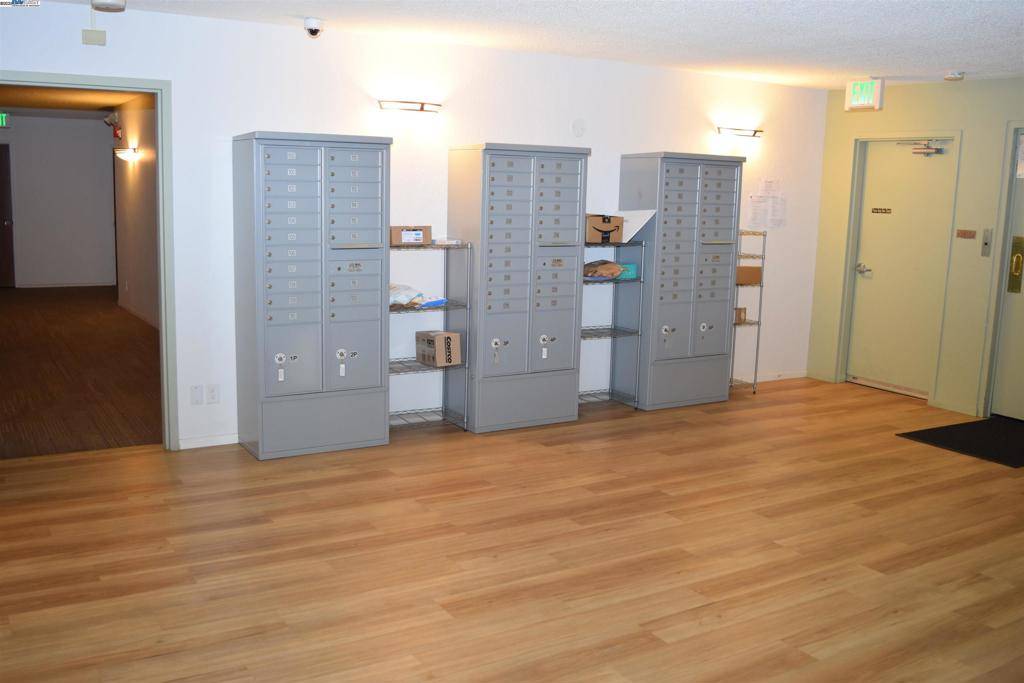 Alameda, CA 94501,955 Shorepoint Ct #110