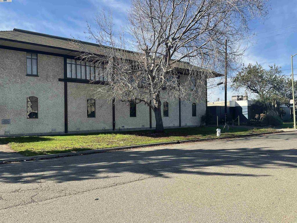 Oakland, CA 94621,8105 Capwell Dr