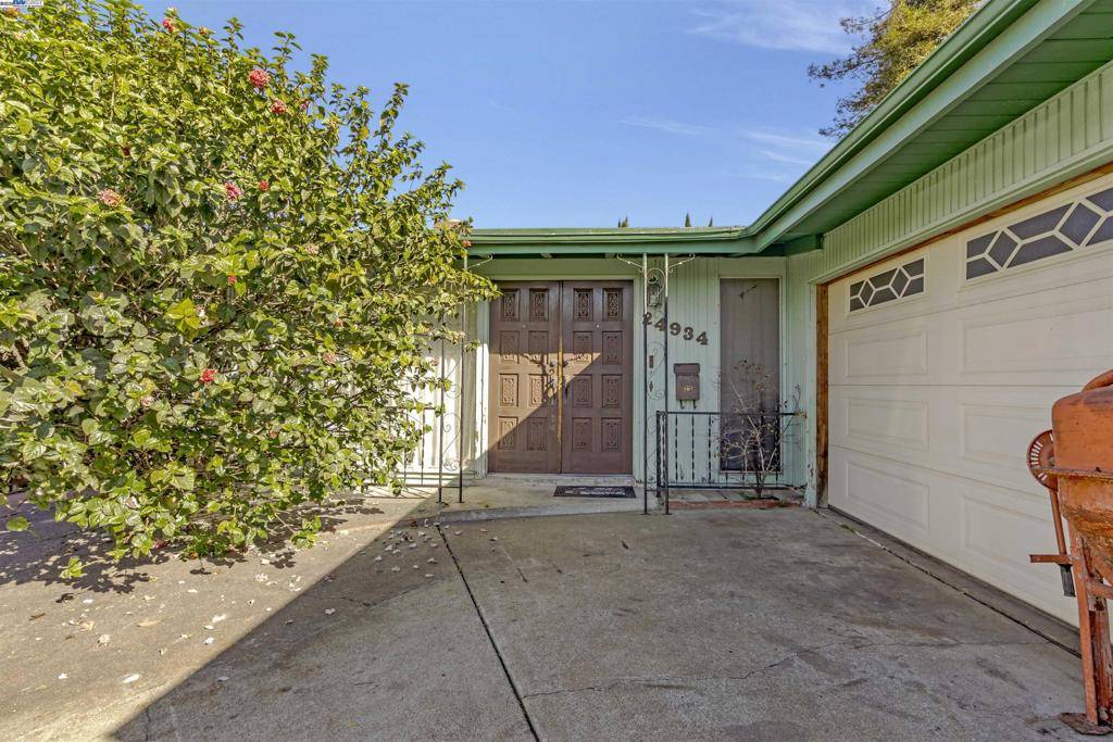 Hayward, CA 94545-2415,24934 Papaya St