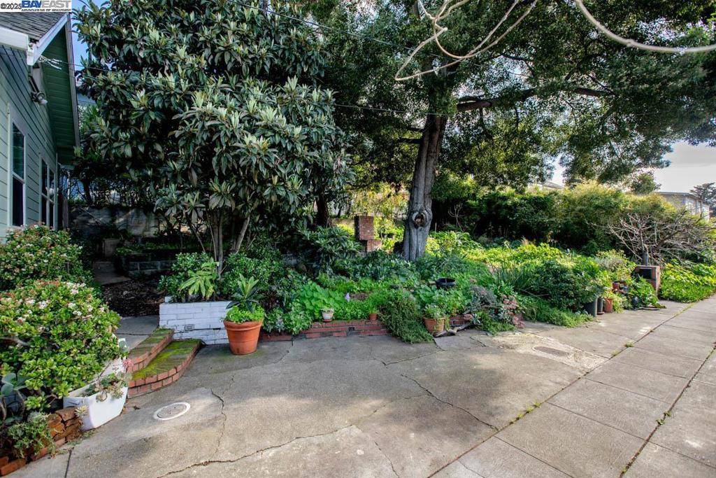 Oakland, CA 94601,3140 E 27Th St