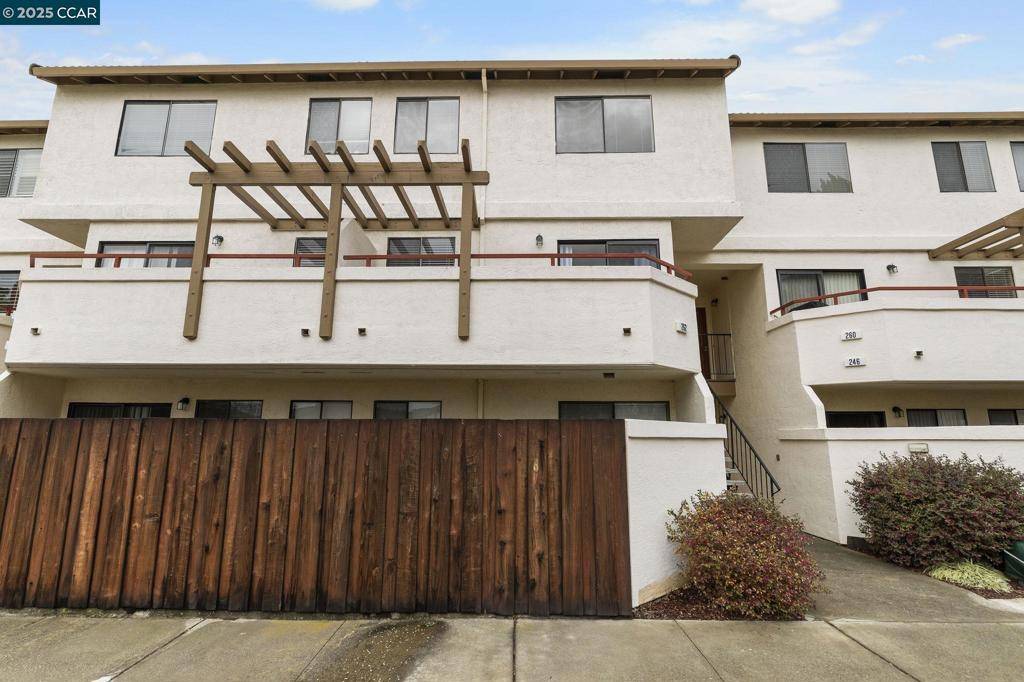 Concord, CA 94521-4915,5075 Valley Crest Dr #262
