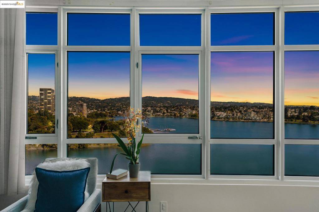 Oakland, CA 94612,1 Lakeside Dr #1010
