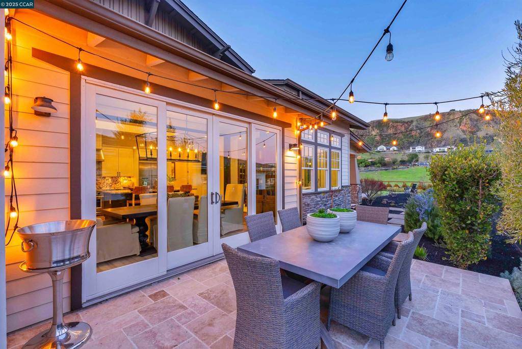 Orinda, CA 94563,11 Paintbrush Lane