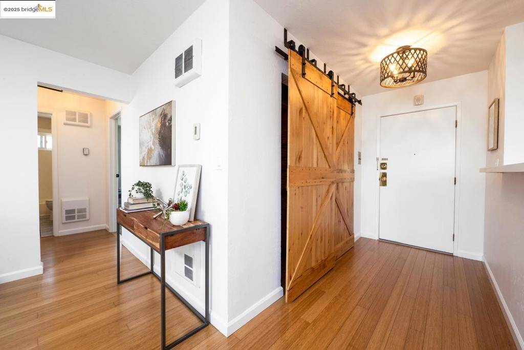 Oakland, CA 94610,233 Orange Street #306