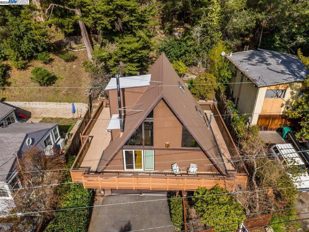 Oakland, CA 94611,6907 Saroni Dr