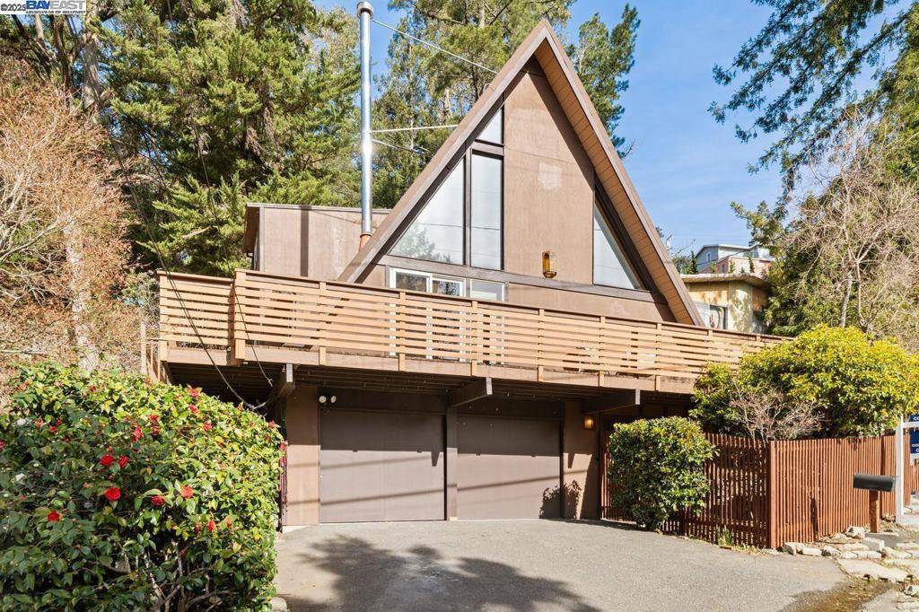 Oakland, CA 94611,6907 Saroni Dr