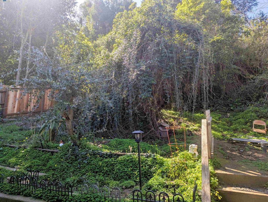 Oakland, CA 94605,3878 Delmont Ave