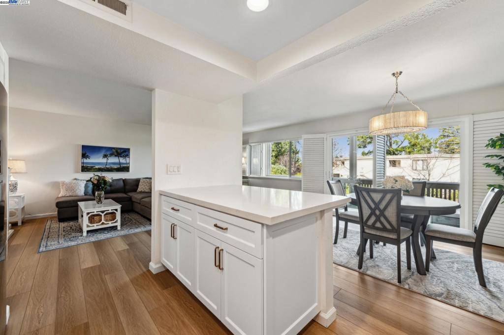 Walnut Creek, CA 94595,1508 Canyonwood Ct #4