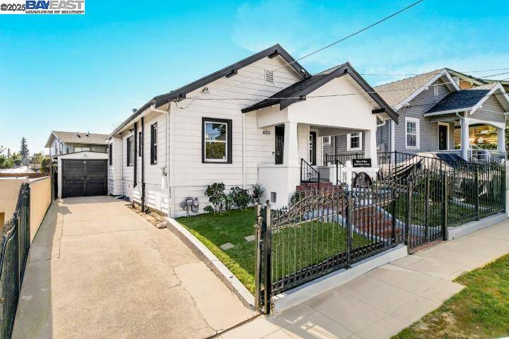 Oakland, CA 94601,4211 Santa Rita St