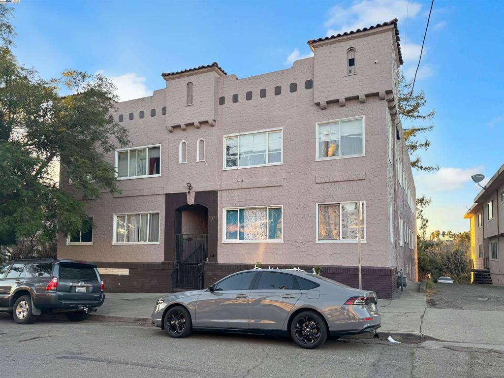 Oakland, CA 94602,3027 Capp St