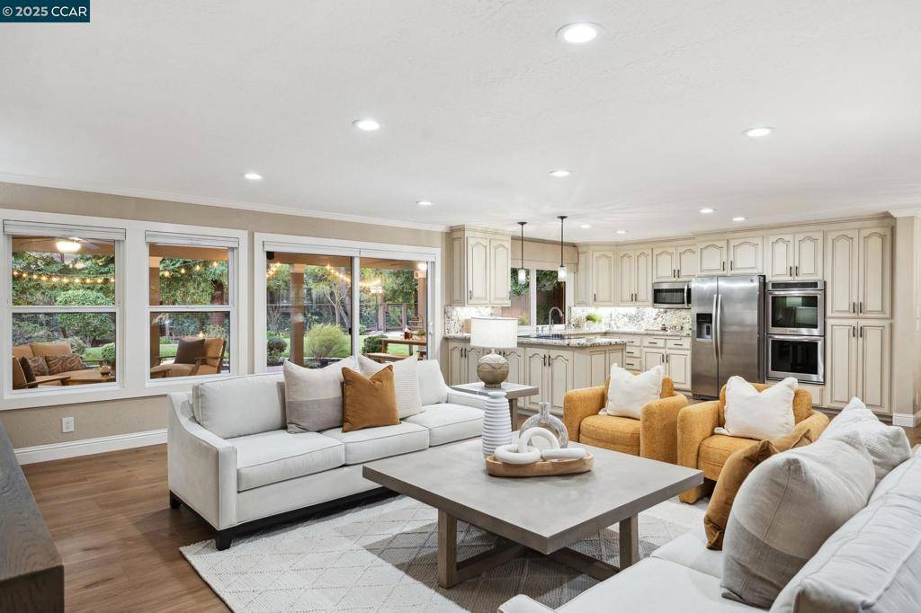 Danville, CA 94526,685 Las Barrancas Dr