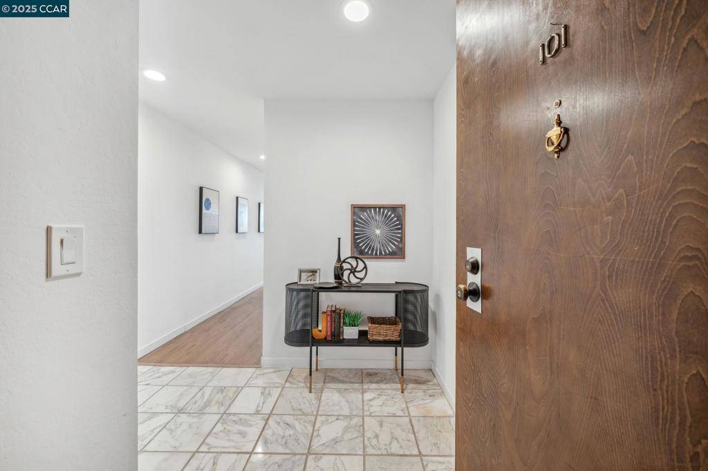Oakland, CA 94618,5340 Broadway Terrace #101