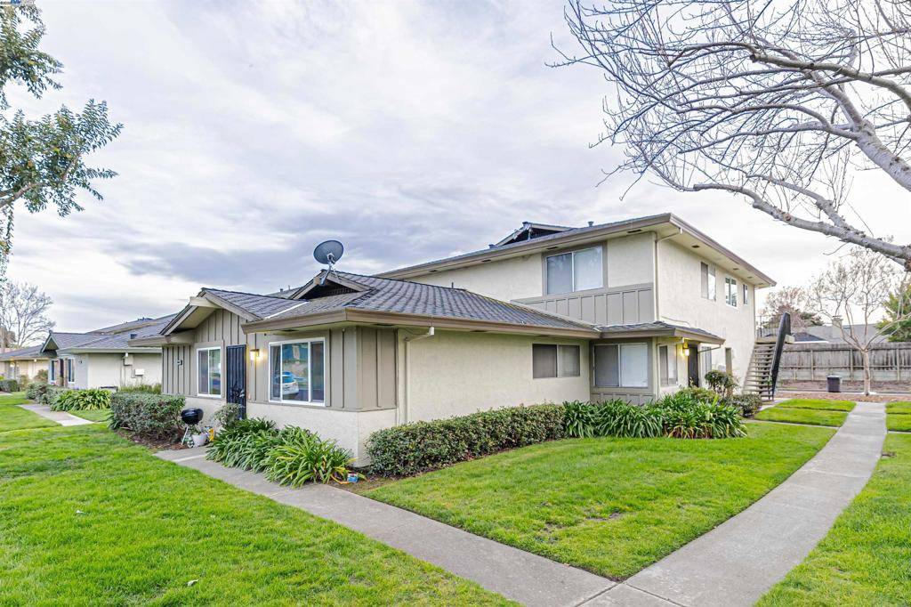 Union City, CA 94587,34837 Starling Dr #4