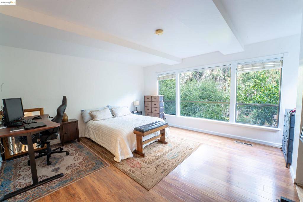 6401 Zinn Drive Oakland, CA 94611