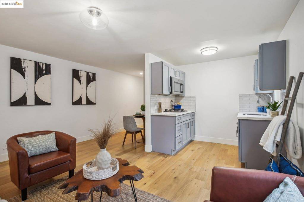 2698 Mountain Gate Way Oakland, CA 94611
